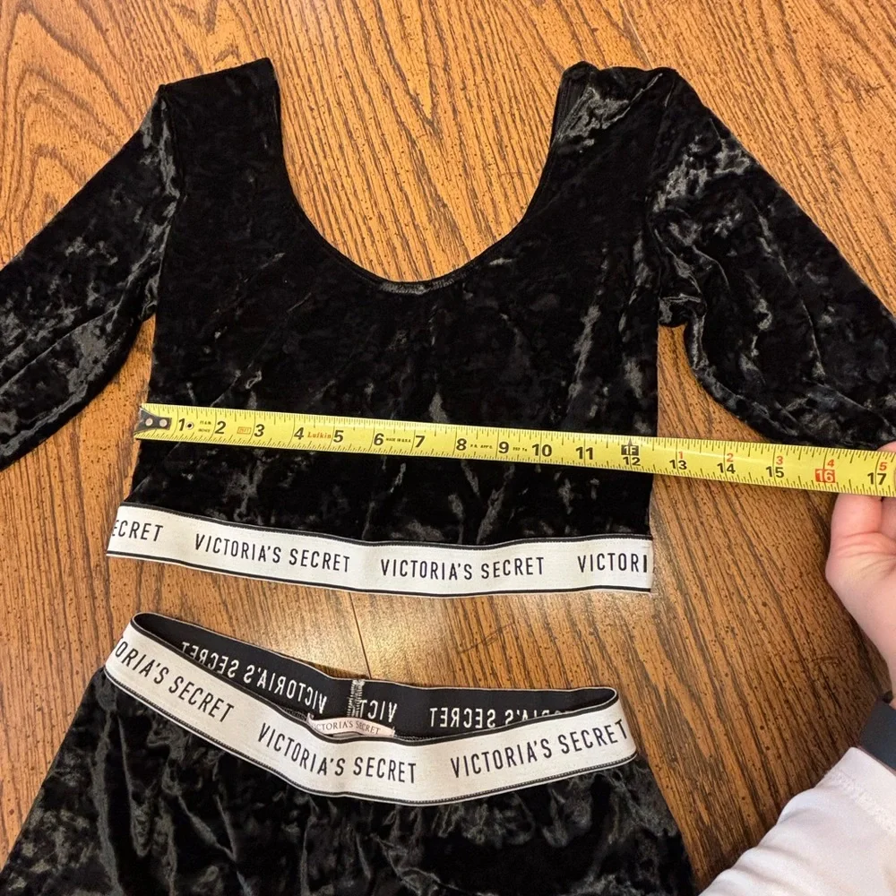 Victoria’s Secret black velvet bike short and matched cropped long sleeve top M - Picture 4 of 9